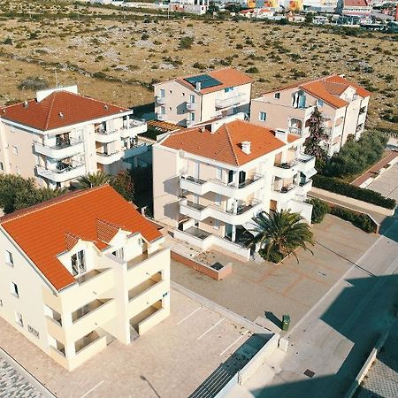Summer Fun Apartments Novalja Exterior photo