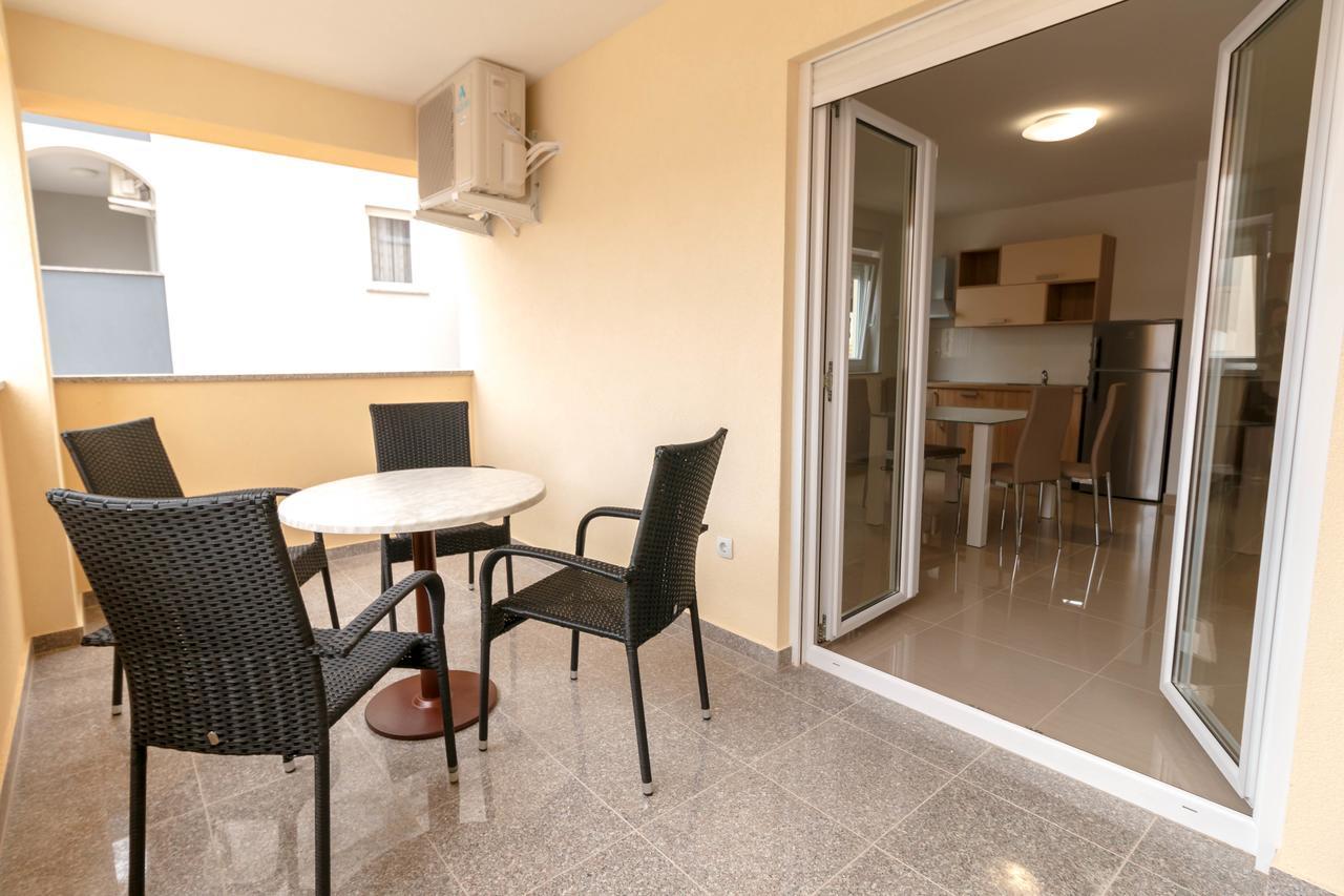Summer Fun Apartments Novalja Exterior photo